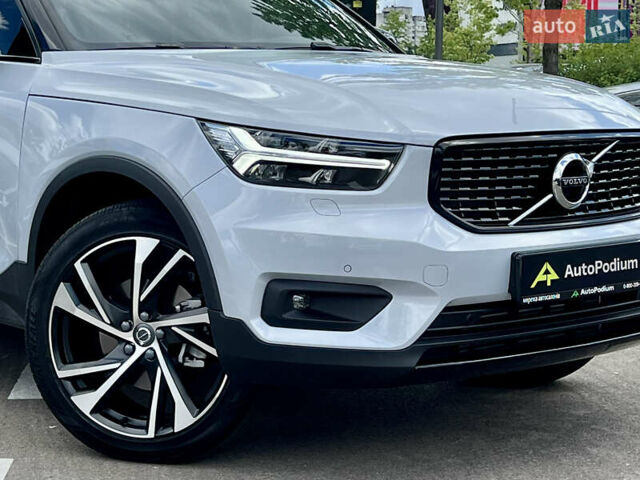Серый Вольво XC40, объемом двигателя 1.97 л и пробегом 107 тыс. км за 28500 $, фото 3 на Automoto.ua