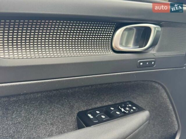 Сірий Вольво XC40, об'ємом двигуна 0 л та пробігом 49 тис. км за 27500 $, фото 10 на Automoto.ua