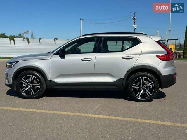 Сірий Вольво XC40, об'ємом двигуна 1.97 л та пробігом 19 тис. км за 39816 $, фото 5 на Automoto.ua