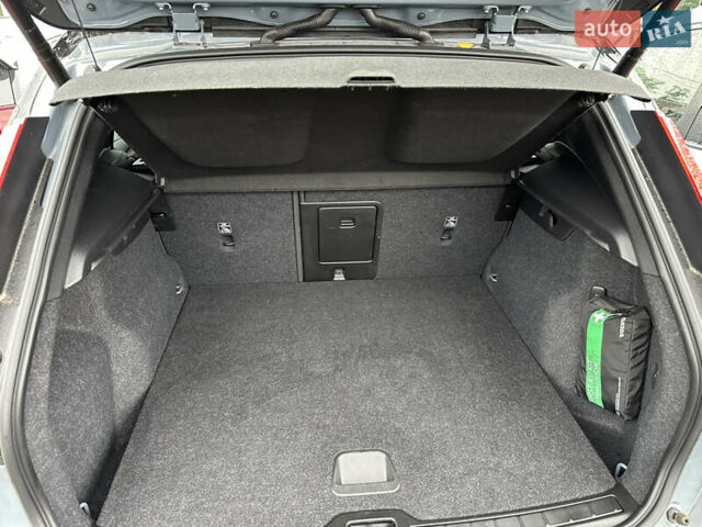 Серый Вольво XC40, объемом двигателя 0 л и пробегом 70 тыс. км за 33900 $, фото 7 на Automoto.ua