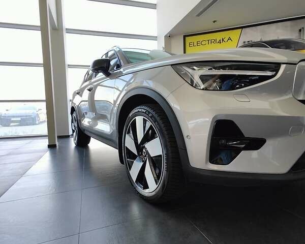 Сірий Вольво XC40, об'ємом двигуна 0 л та пробігом 75 тис. км за 34000 $, фото 2 на Automoto.ua