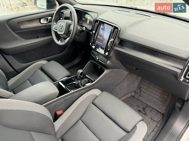 Серый Вольво XC40, объемом двигателя 0 л и пробегом 9 тыс. км за 31500 $, фото 14 на Automoto.ua