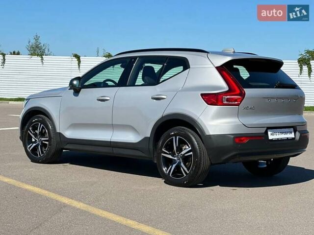Сірий Вольво XC40, об'ємом двигуна 1.97 л та пробігом 19 тис. км за 39816 $, фото 6 на Automoto.ua