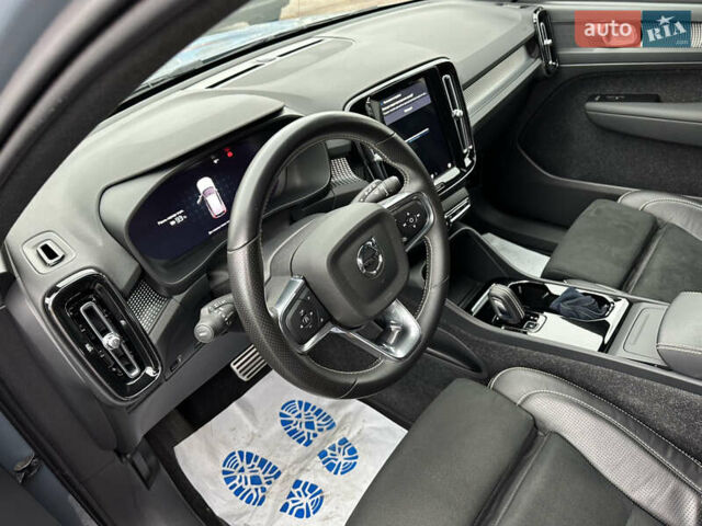 Серый Вольво XC40, объемом двигателя 0 л и пробегом 70 тыс. км за 33900 $, фото 5 на Automoto.ua