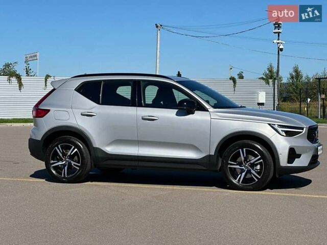Сірий Вольво XC40, об'ємом двигуна 1.97 л та пробігом 19 тис. км за 39816 $, фото 1 на Automoto.ua