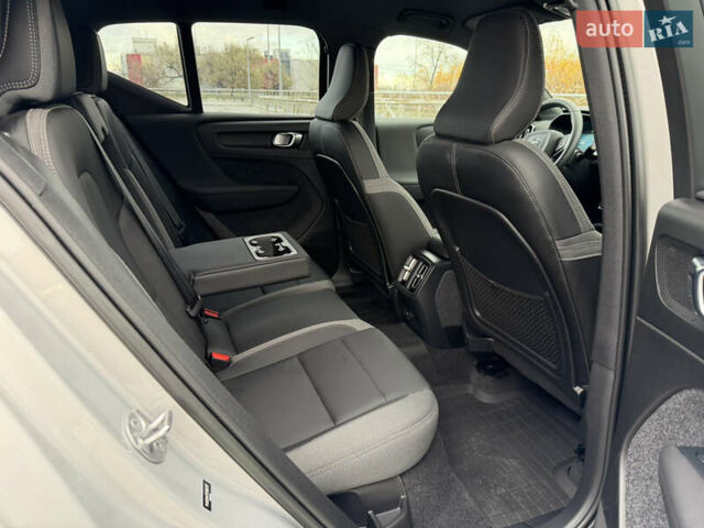 Серый Вольво XC40, объемом двигателя 0 л и пробегом 9 тыс. км за 31500 $, фото 12 на Automoto.ua