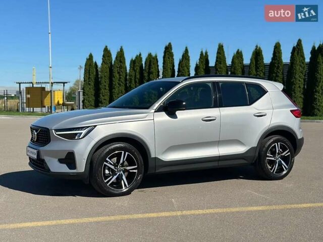 Сірий Вольво XC40, об'ємом двигуна 1.97 л та пробігом 19 тис. км за 39816 $, фото 4 на Automoto.ua