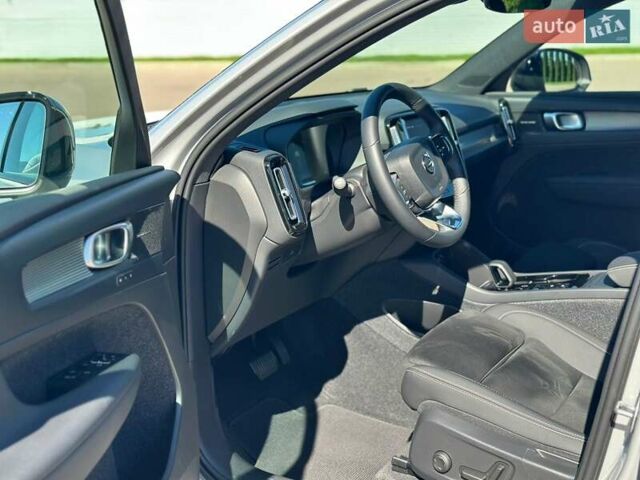 Сірий Вольво XC40, об'ємом двигуна 1.97 л та пробігом 19 тис. км за 39816 $, фото 9 на Automoto.ua