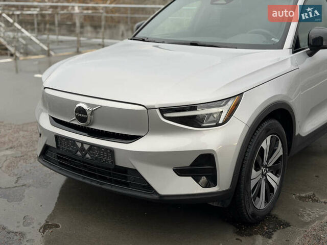 Серый Вольво XC40, объемом двигателя 0 л и пробегом 9 тыс. км за 31500 $, фото 2 на Automoto.ua