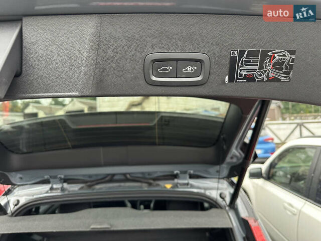 Серый Вольво XC40, объемом двигателя 0 л и пробегом 70 тыс. км за 33900 $, фото 3 на Automoto.ua