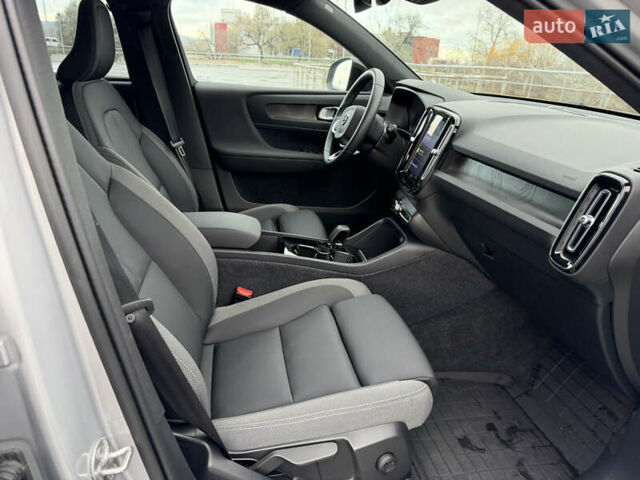 Серый Вольво XC40, объемом двигателя 0 л и пробегом 9 тыс. км за 31500 $, фото 13 на Automoto.ua