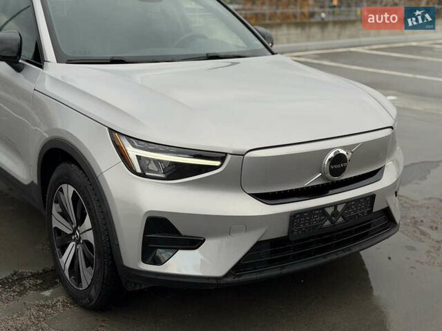 Серый Вольво XC40, объемом двигателя 0 л и пробегом 9 тыс. км за 31500 $, фото 3 на Automoto.ua
