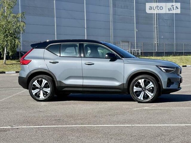 Серый Вольво XC40, объемом двигателя 0 л и пробегом 10 тыс. км за 35999 $, фото 3 на Automoto.ua