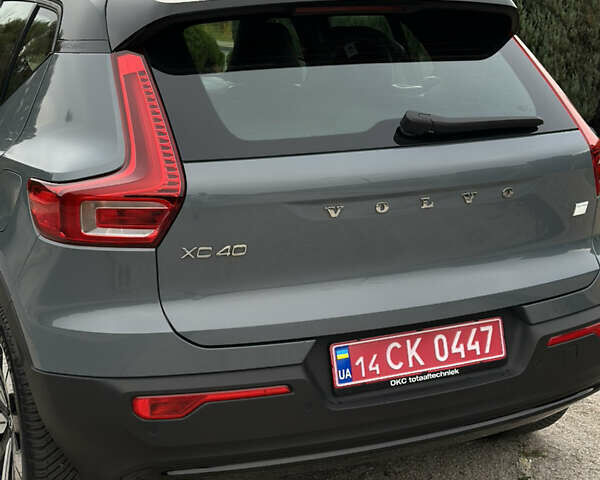 Серый Вольво XC40, объемом двигателя 0 л и пробегом 35 тыс. км за 29500 $, фото 3 на Automoto.ua