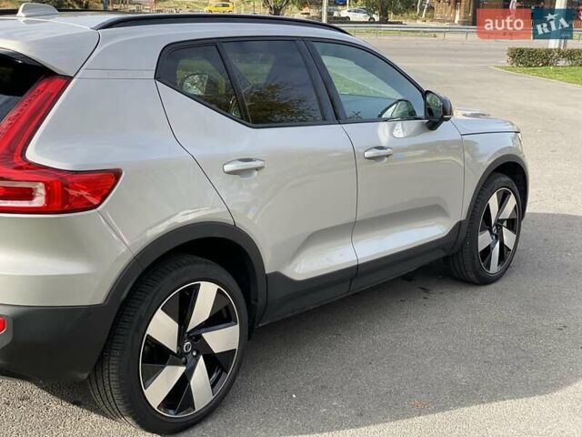 Серый Вольво XC40, объемом двигателя 0 л и пробегом 10 тыс. км за 30697 $, фото 3 на Automoto.ua