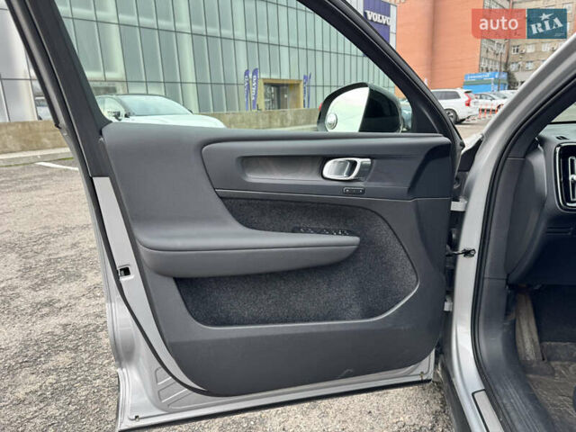 Серый Вольво XC40, объемом двигателя 0 л и пробегом 31 тыс. км за 32500 $, фото 11 на Automoto.ua