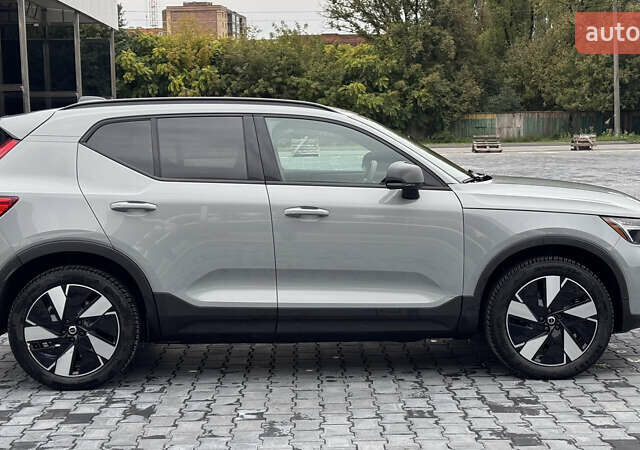 Серый Вольво XC40, объемом двигателя 0 л и пробегом 6 тыс. км за 34900 $, фото 1 на Automoto.ua