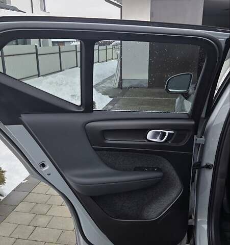 Сірий Вольво XC40, об'ємом двигуна 1.97 л та пробігом 2 тис. км за 34900 $, фото 10 на Automoto.ua