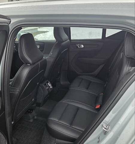 Сірий Вольво XC40, об'ємом двигуна 1.97 л та пробігом 2 тис. км за 34900 $, фото 12 на Automoto.ua