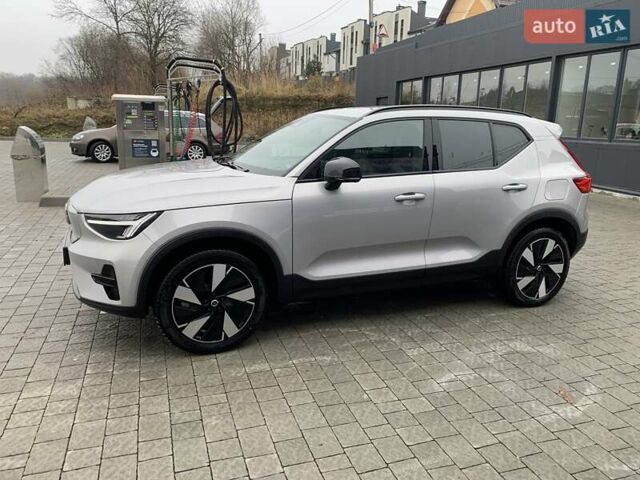 Серый Вольво XC40, объемом двигателя 0 л и пробегом 30 тыс. км за 32300 $, фото 2 на Automoto.ua