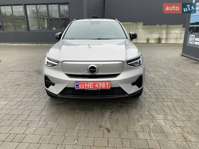 Серый Вольво XC40, объемом двигателя 0 л и пробегом 30 тыс. км за 32300 $, фото 1 на Automoto.ua