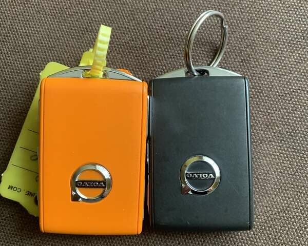 Серый Вольво XC40, объемом двигателя 0 л и пробегом 30 тыс. км за 32300 $, фото 24 на Automoto.ua