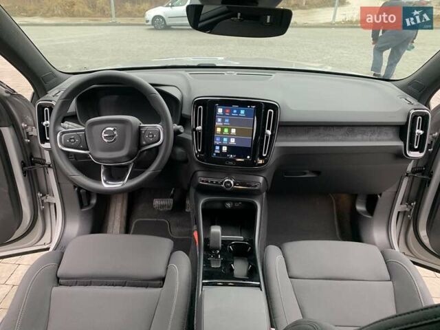 Серый Вольво XC40, объемом двигателя 0 л и пробегом 30 тыс. км за 32300 $, фото 10 на Automoto.ua