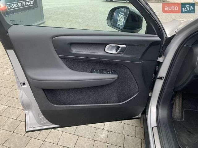 Серый Вольво XC40, объемом двигателя 0 л и пробегом 30 тыс. км за 32300 $, фото 12 на Automoto.ua