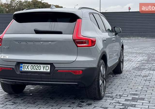 Серый Вольво XC40, объемом двигателя 0 л и пробегом 6 тыс. км за 34900 $, фото 2 на Automoto.ua