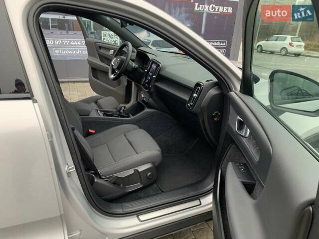 Серый Вольво XC40, объемом двигателя 0 л и пробегом 30 тыс. км за 32300 $, фото 19 на Automoto.ua