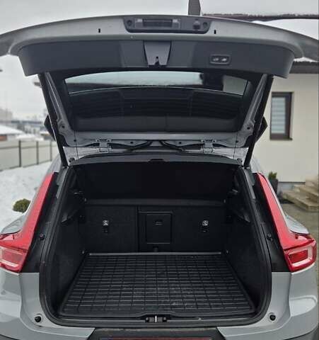 Сірий Вольво XC40, об'ємом двигуна 1.97 л та пробігом 2 тис. км за 34900 $, фото 8 на Automoto.ua