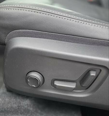 Сірий Вольво XC40, об'ємом двигуна 1.97 л та пробігом 2 тис. км за 34900 $, фото 5 на Automoto.ua