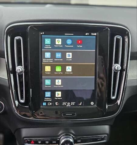 Сірий Вольво XC40, об'ємом двигуна 1.97 л та пробігом 2 тис. км за 34900 $, фото 3 на Automoto.ua