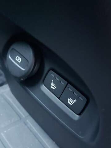 Сірий Вольво XC40, об'ємом двигуна 1.97 л та пробігом 2 тис. км за 34900 $, фото 19 на Automoto.ua