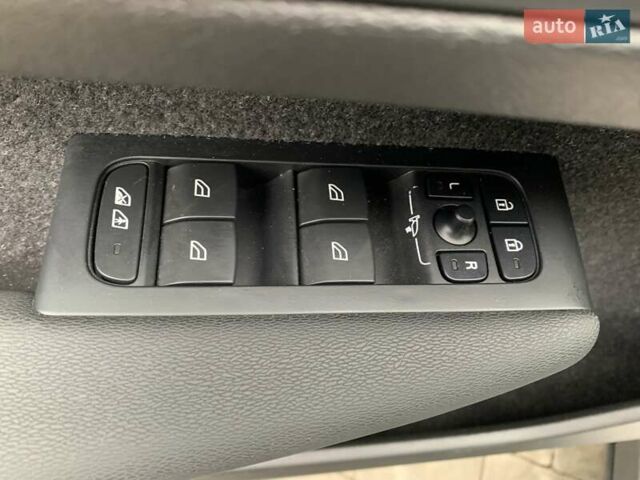 Серый Вольво XC40, объемом двигателя 0 л и пробегом 30 тыс. км за 32300 $, фото 15 на Automoto.ua