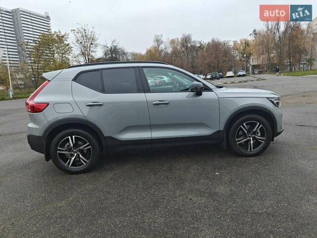 Серый Вольво XC40, объемом двигателя 1.97 л и пробегом 8 тыс. км за 46700 $, фото 5 на Automoto.ua
