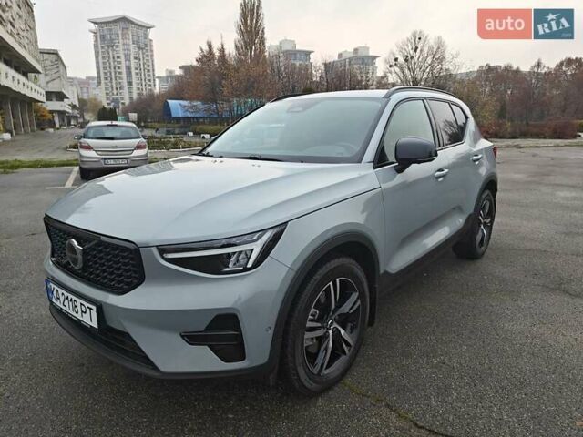 Серый Вольво XC40, объемом двигателя 1.97 л и пробегом 8 тыс. км за 46700 $, фото 3 на Automoto.ua