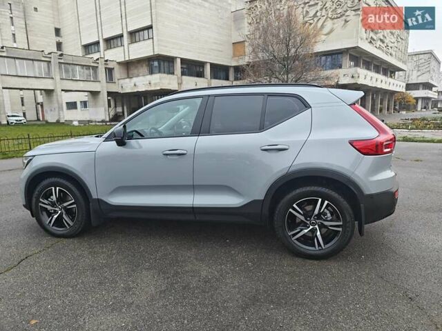Серый Вольво XC40, объемом двигателя 1.97 л и пробегом 8 тыс. км за 46700 $, фото 4 на Automoto.ua