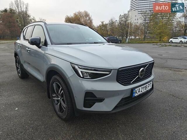 Серый Вольво XC40, объемом двигателя 1.97 л и пробегом 8 тыс. км за 46700 $, фото 1 на Automoto.ua