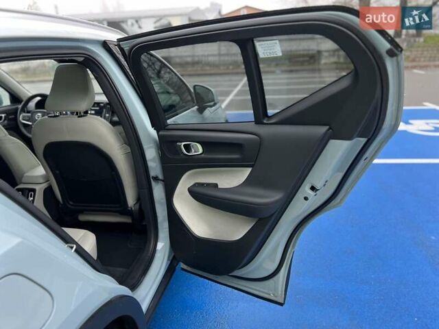 Синий Вольво XC40, объемом двигателя 1.97 л и пробегом 55 тыс. км за 23999 $, фото 48 на Automoto.ua