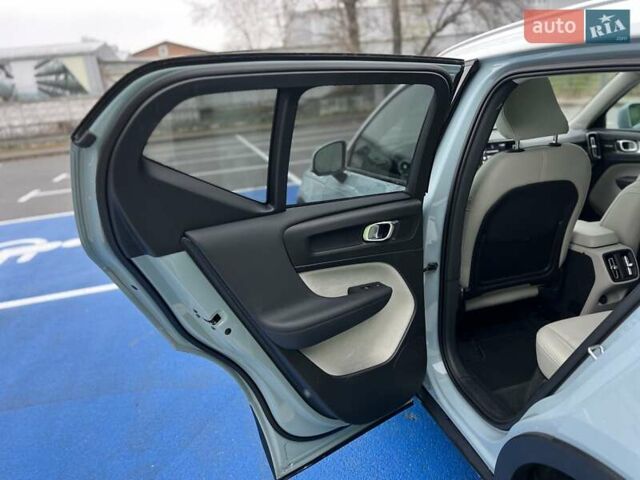 Синий Вольво XC40, объемом двигателя 1.97 л и пробегом 55 тыс. км за 23999 $, фото 46 на Automoto.ua