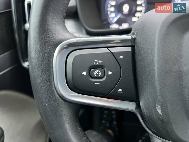 Синий Вольво XC40, объемом двигателя 1.97 л и пробегом 55 тыс. км за 23999 $, фото 43 на Automoto.ua