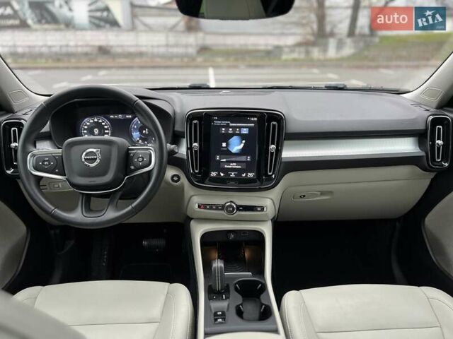 Синий Вольво XC40, объемом двигателя 1.97 л и пробегом 55 тыс. км за 23999 $, фото 27 на Automoto.ua