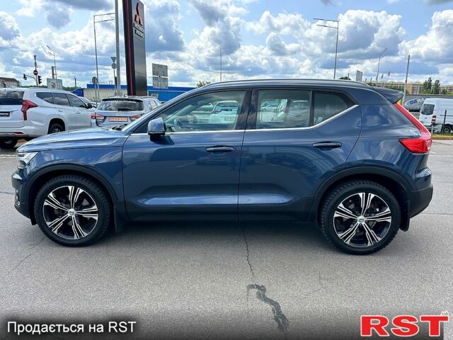 Синій Вольво XC40, об'ємом двигуна 2 л та пробігом 257 тис. км за 24900 $, фото 3 на Automoto.ua