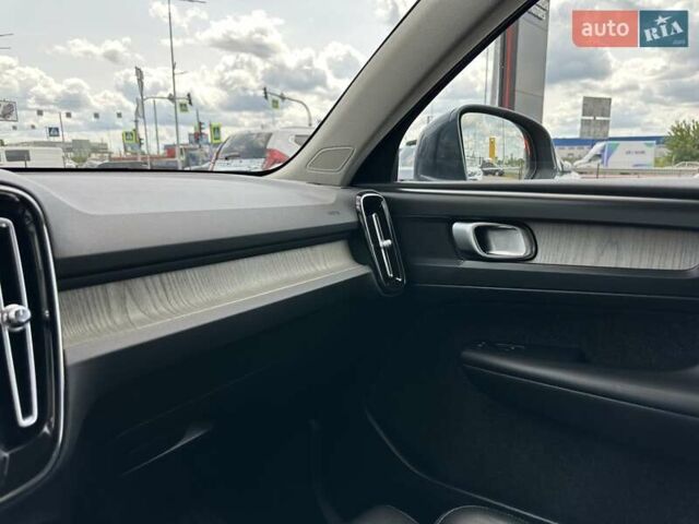 Синій Вольво XC40, об'ємом двигуна 1.97 л та пробігом 257 тис. км за 24900 $, фото 28 на Automoto.ua