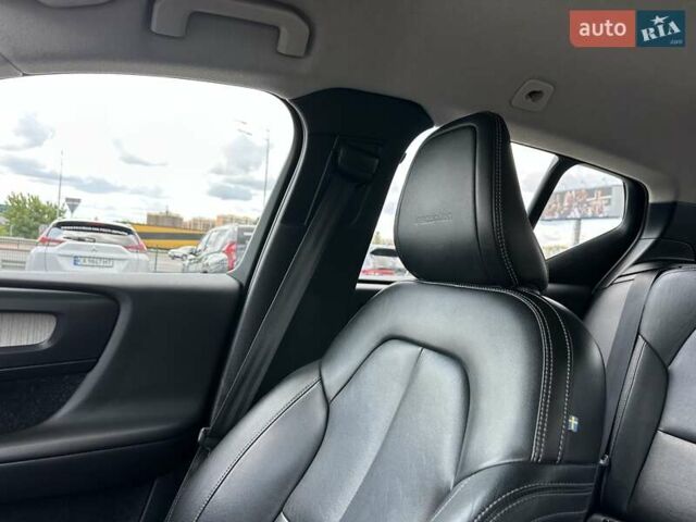 Синій Вольво XC40, об'ємом двигуна 1.97 л та пробігом 257 тис. км за 24900 $, фото 29 на Automoto.ua