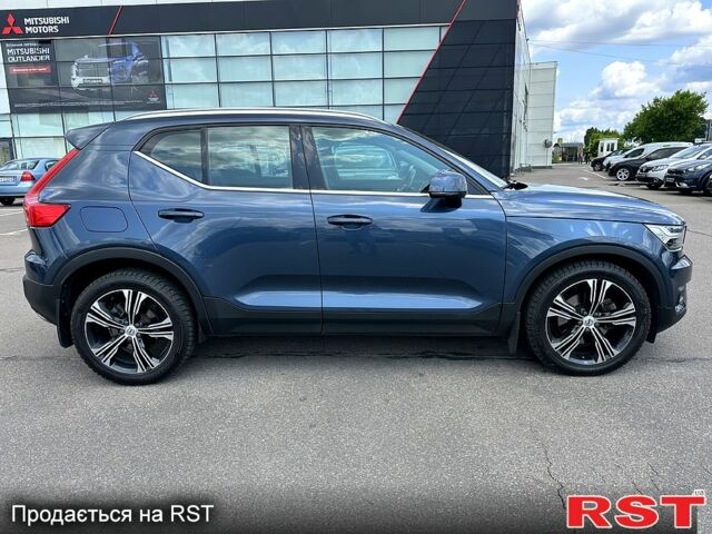 Синій Вольво XC40, об'ємом двигуна 2 л та пробігом 257 тис. км за 24900 $, фото 7 на Automoto.ua