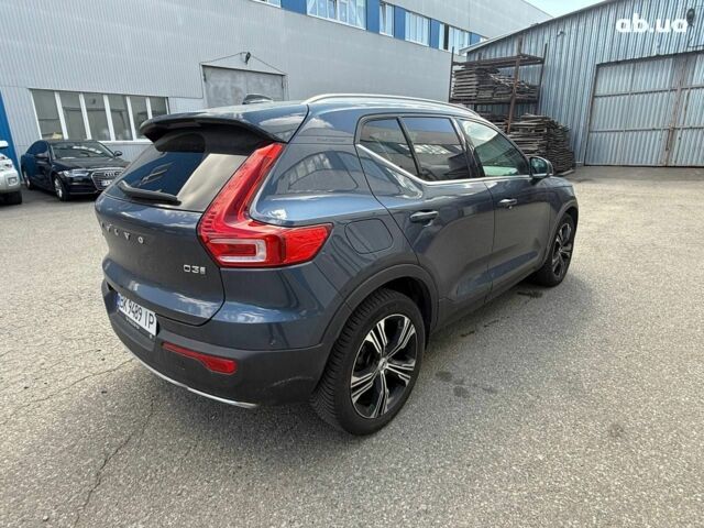 Синій Вольво XC40, об'ємом двигуна 2 л та пробігом 202 тис. км за 27000 $, фото 6 на Automoto.ua