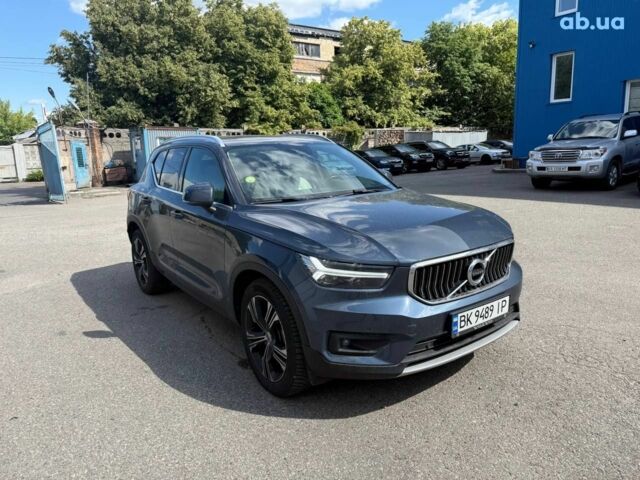 Синій Вольво XC40, об'ємом двигуна 2 л та пробігом 202 тис. км за 27000 $, фото 2 на Automoto.ua
