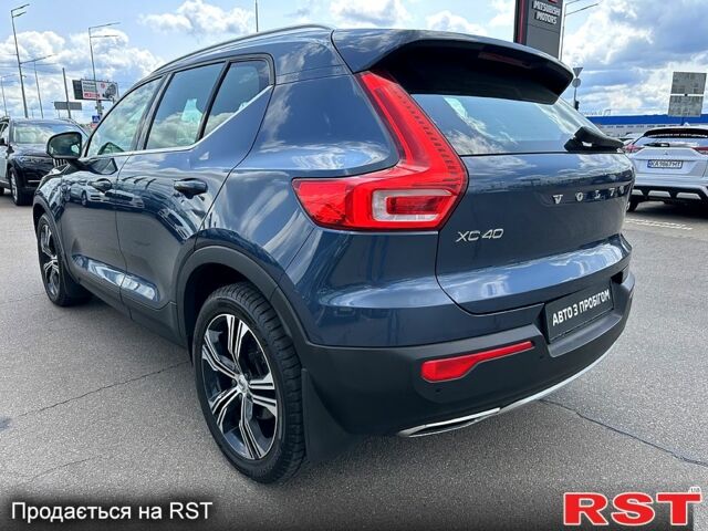 Синій Вольво XC40, об'ємом двигуна 2 л та пробігом 257 тис. км за 24900 $, фото 4 на Automoto.ua